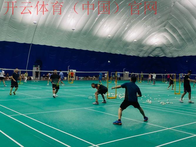 皇冠中心体育羽毛球, 在皇冠中心体育体验专业羽毛球训练，提升你的技能和竞技水平 